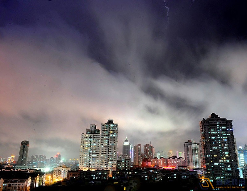 安防監(jiān)控設(shè)備如何防雷雨？