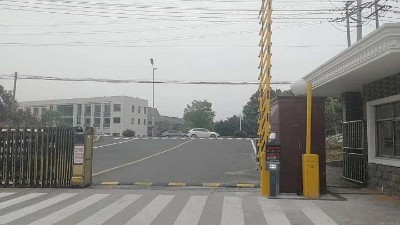 工廠車牌識(shí)別系統(tǒng)率低怎么解決？