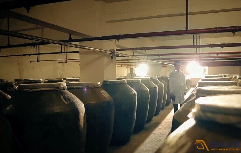 成都盎柒弱電—酒廠窖池測溫儀有什么作用？